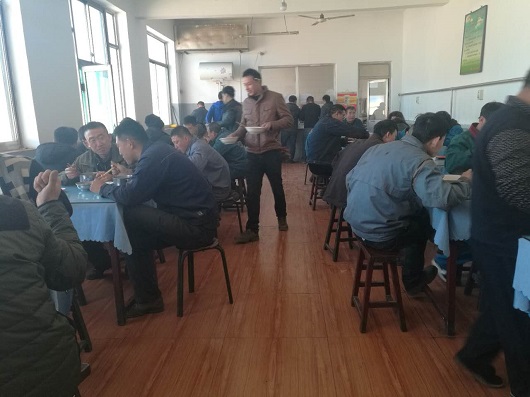 近日山西盛大鋼結(jié)構(gòu)食堂被吃貨們擠爆啦，到底是何美味？