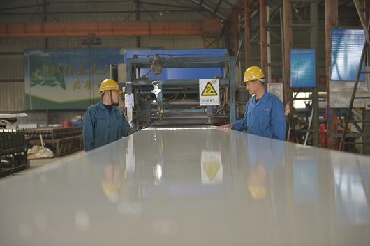 彩鋼夾芯板在山西鋼結(jié)構(gòu)工程中的應用