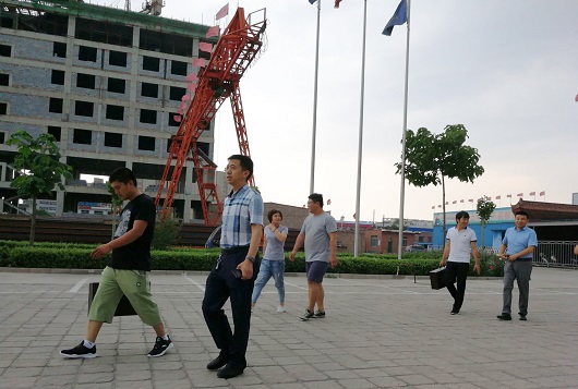 太原和河間客人到盛大鋼結(jié)構(gòu)公司參觀訪問(wèn)